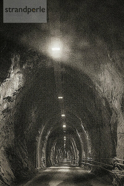 Tunnel  Carrara  Toskana  Italien