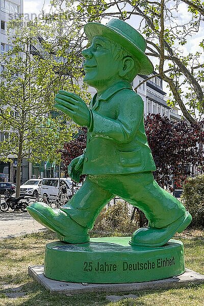 Grüne Skulptur 25 Jahre Deutsche Einheit  Kranzplatz  Wiesbaden  Hessen  Deutschland  Europa