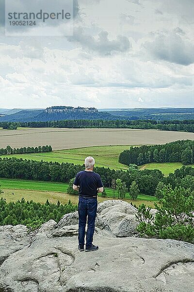 Blick vom Rauenstein in Richtung Festung Königstein  Sachsen  Deutschland  Europa