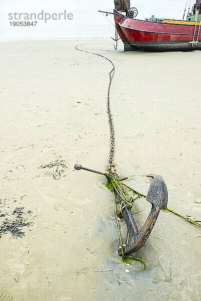 Strand mit Booten bei West auf der Nordseeinsel Terschelling  Niederlande  Europa