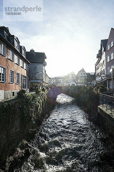 Die Erft fließt durch die Altstadt von Bad Münstereifel  Detuschland