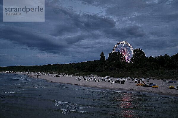 Deutschland  Heringsdorf  17.07.2023  Strand  Riesenrad  Kaiserbäder  Europa