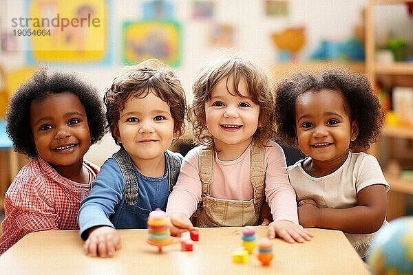 Fröhlich spielende Kinder verschiedener Ethnien  afro amerikanisch  eurasich  asiatisch  im Kindergarten  KI generiert