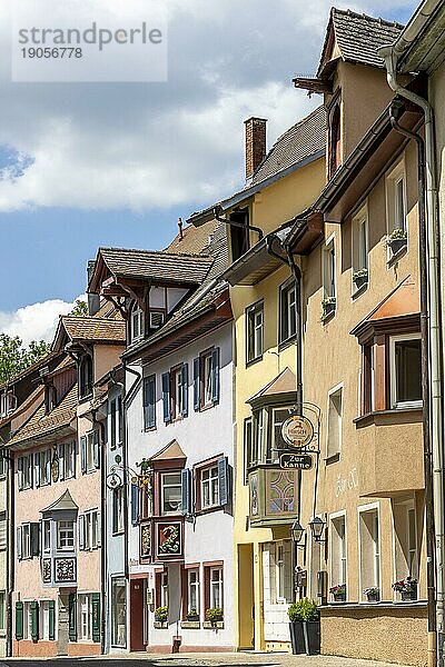 Altstadt mit alten traditionellen Häusern mit Erker im Schwarzwald-Stil  Rottweil  Neckartal  Baden-Württemberg  Deutschland  Europa