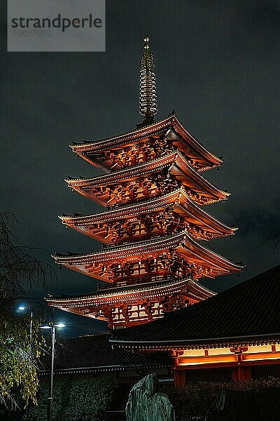 Pagode des Sens?-ji  buddhistischer Tempel  Nachtaufnahme  Asakusa  Taito City  Tokyo