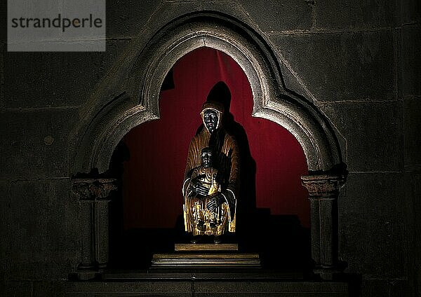 Innenaufnahme Schwarze Madonna  Kathedrale Notre-Dame-de-l'Assomption  Clermont-Ferrand  Département Puy-de-Dome  Region Auvergne-Rhône-Alpes  Frankreich  Europa