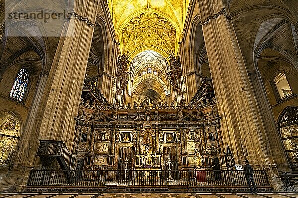 Trascoro  Innenraum der Kathedrale Santa María de la Sede in Sevilla  Andalusien  Spanien  Europa