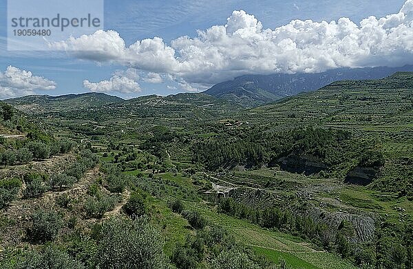 Südalbanische Berglandschaft um das Tomorr Massiv im Tomorr Nationalpark  auch Tomorri Nationalpark. Berat  Albanien  Südosteuropa  Europa