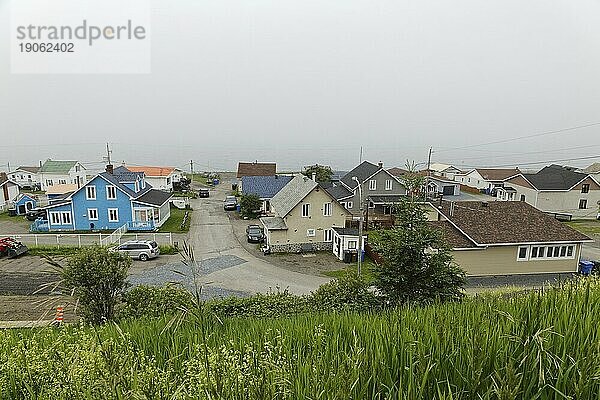 Dorf am nördlichen Sankt Lorenz Strom  Provinz Quebec  Kanada  Nordamerika