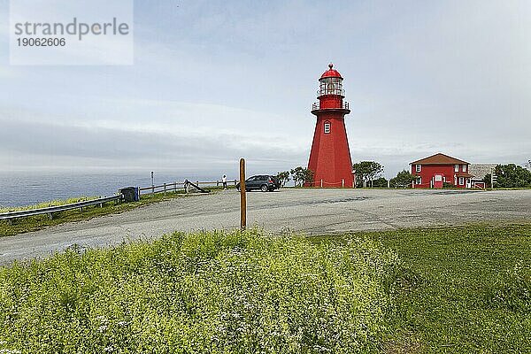 Roter Leuchtturm  La Martre  nördlicher Sankt Lorenz Strom  Provinz Quebec  Kanada  Nordamerika