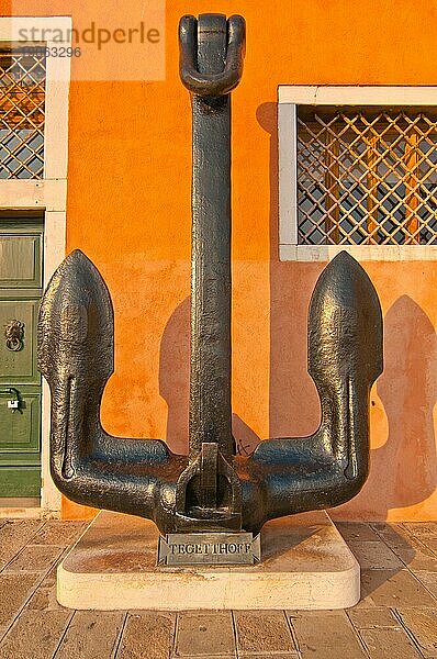 Venedig Italien Marinemuseum Vorderansicht mit den riesigen Ankern am sestriere von Castello