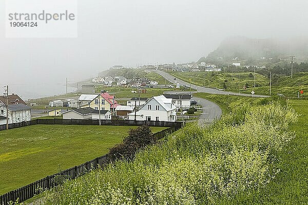 Dorf am nördlichen Sankt Lorenz Strom  Provinz Quebec  Kanada  Nordamerika