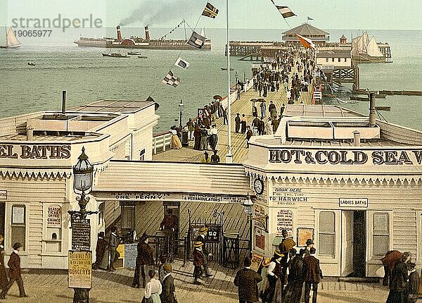 Clacton-on-sea  Stadt in Südost-England im Osten von Essex  Großbritannien  1896  Historisch  digital restaurierte Reproduktion eines Photochromdruck aus dem 19. Jahrhundert  Europa