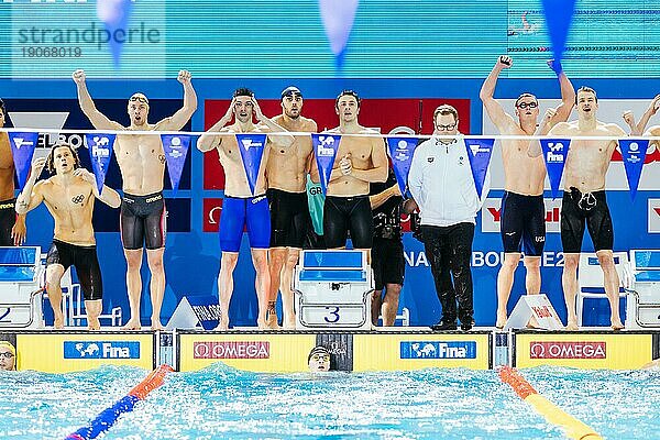 MELBOURNE  AUSTRALIEN  18. DEZEMBER: Das italienische Team reagiert auf den dritten Platz hinter Australien und den USA im Finale der 100 m Medley Staffel der Männer am sechsten Tag der FINA Kurzbahn Schwimmweltmeisterschaften 2022 im Melbourne Sports and Aquatic Centre am 18. Dezember