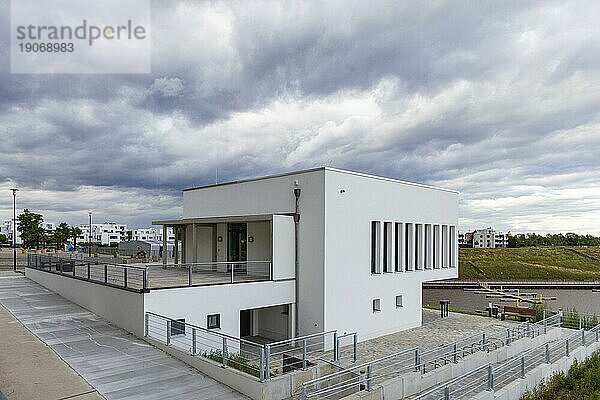 Das Besucherzentrum waren die IBA-Terrassen: minimalistische Architektur aus drei durch Terrassen verbundene Gebäudewürfel