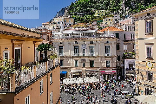 Domplatz im Zentrum  Amalfi  Amalfiküste  Golf von Salerno  Provinz Salerno  Kampanien  Süditalien  Italien  Europa