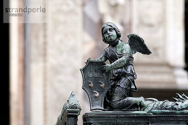 Engel am Eingangstor zur Colleoni- Kapelle  Bergamo Italien