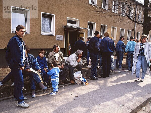 Ankunft von Übersiedlern aus der DDR. Ende 1989  Unna-Massen  Deutschland  Europa