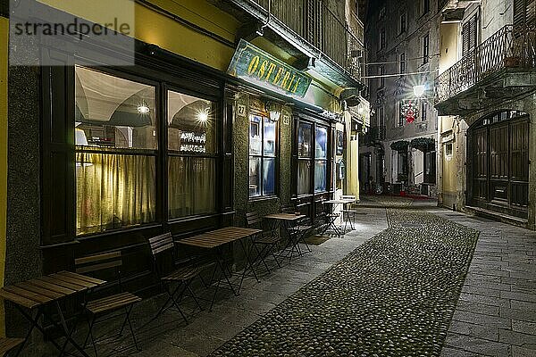 Osteria  Gasthaus  Gastwirtschaft  Speiselokal  Nacht  Varallo  Varallo Sesia  Provinz Vercelli Piemont  Piemonte  Italien  Italia  Europa