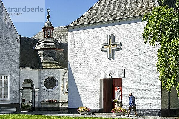 Abtei Ten Putte  Abtei St. Godelina  Kloster in Gistel der Brüder und Schwestern der Gemeinschaft Mutter des Friedens  Westflandern  Belgien  Europa