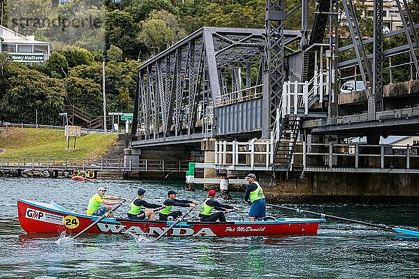 NAROOMA  AUSTRALIEN  3. JANUAR: Wettkämpfe im Wagonga Inlet am dritten Tag des George Bass Surfboat and Ski Marathon 2023 am 3. Januar 2023 in Narooma  Australien  Ozeanien