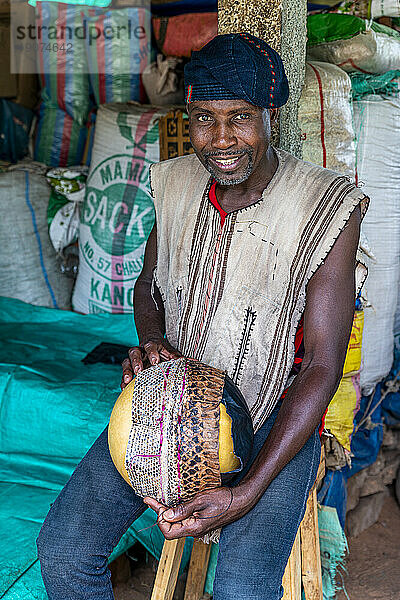 Man creating a snake hat  traditional medicine market  Garoua  Northern Cameroon  Africa