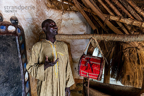 Man explaining the history of the Lamido Palace  Ngaoundere  Adamawa region  Northern Cameroon  Africa