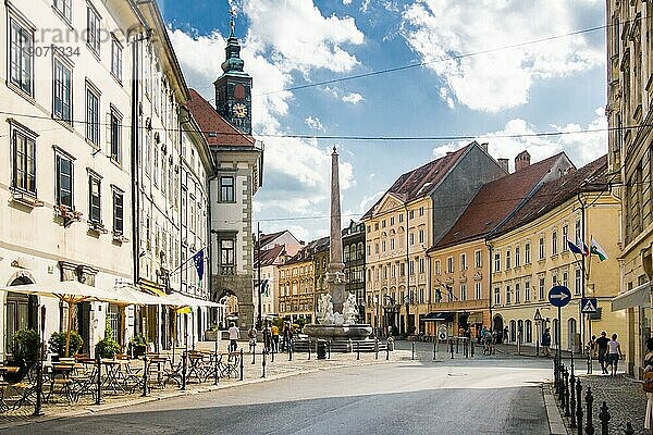 Blick auf den Brunnen der drei Krainer Flüsse in Ljubljana  Slowenien  Europa