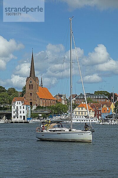 St Marie Kirche  Segelboot  Hafen  Sønderborg  Syddanmark  Dänemark  Europa