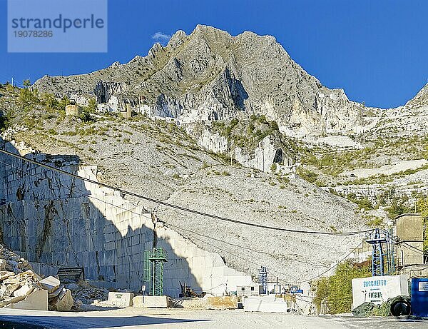 Marmor  Steinbuch  Marmorbüche von Carrara  Cave di Marmo di Carrara  Provinz Massa-Carrara  Toskana  Italien  Europa