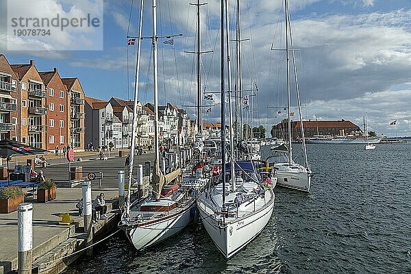 Segelboote  Schloss  Hafen  Sønderborg  Syddanmark  Dänemark  Europa