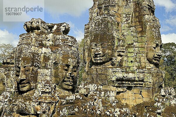 Ruhige Buddha Gesichter im Bayon Tempel im Angkor Thom Komplex  Kambodscha  Provinz Siem Reap  Asien