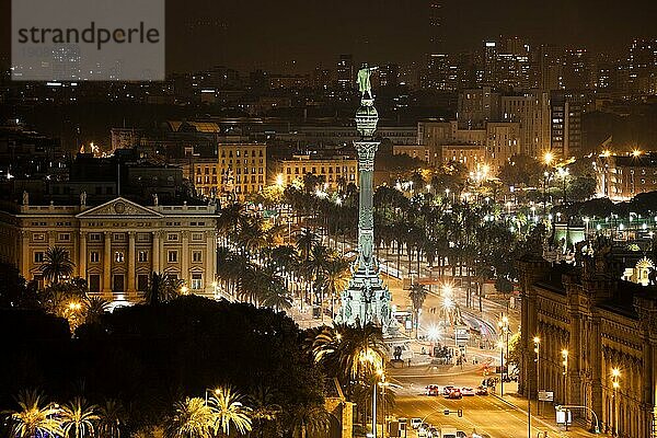 Spanien  Barcelona  Stadt bei Nacht  Kolumbusdenkmal Passeig de Colom Allee  Stadtbild im Zentrum  Europa