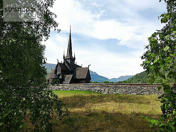 Stabkirche  Lom  Provinz Innlandet  Norwegen  Europa