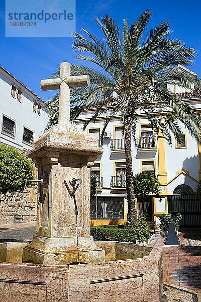 Kirchplatz (spanisch: Plaza de la Iglesia)  ruhige Szenerie in der Altstadt von Marbella  Spanien  Region Andalusien  Europa