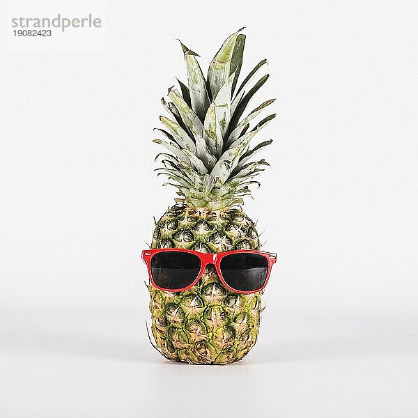 Lustige Ananas mit Sonnenbrille