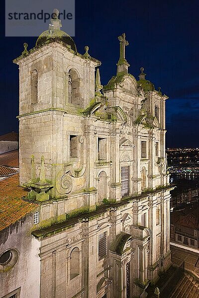 Portugal  Porto  Kirche des Heiligen Laurentius (Igreja Sao Lourenco) (Igreja dos Grilos) bei Nacht  Barockarchitektur aus dem 16  Europa