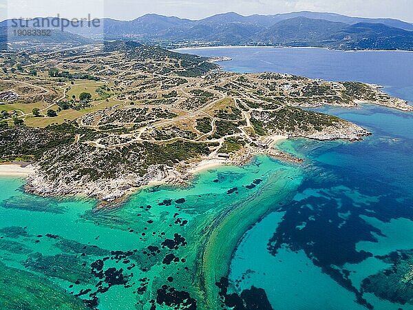 Luftaufnahme  Geisterstadt und Strand  Kriaritsi  Sithonia  Chalkidiki  Zentralmakedonien  Griechenland  Europa