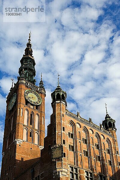 Das Hauptrathaus (polnisch: Ratusz Glownego Miasta) in der Stadt Danzig  Polen  erbaut im Stil der Gotik und der Renaissance  Europa