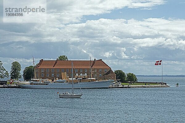 Schloss und königliche Yacht  Sønderborg  Syddanmark  Dänemark  Europa