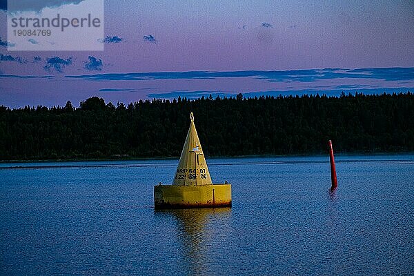 Midsummersail 2023. Die längste Ostsee Regatta von Wismar nach Töre. Teilnahme von Philipp Hympendahl. Zielfoto auf der nördlichsten Tonne in Töre