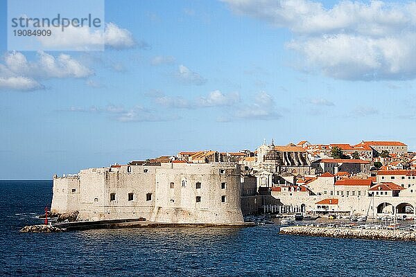 Altstadt von Dubrovnik an der Adria in Kroatien  Region Süddalmatien  Komposition mit Kopierraum
