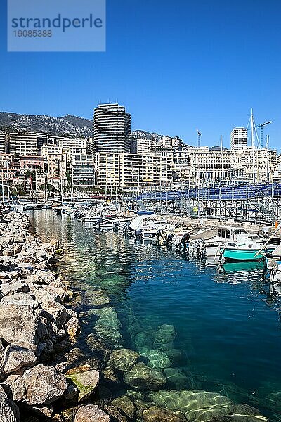 Fürstentum Monaco  Yachten und Boote im Port Hercule