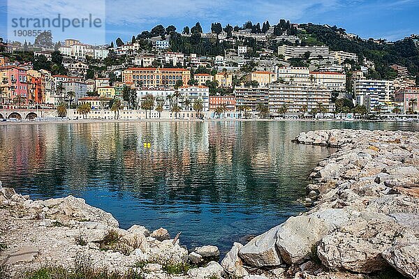 Menton Stadt in Frankreich  Französische Riviera  Côte d'Azur  Urlaubsort am Mittelmeer
