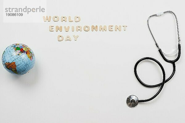 Stethoskop Globus mit Wort Umwelt Tag Text