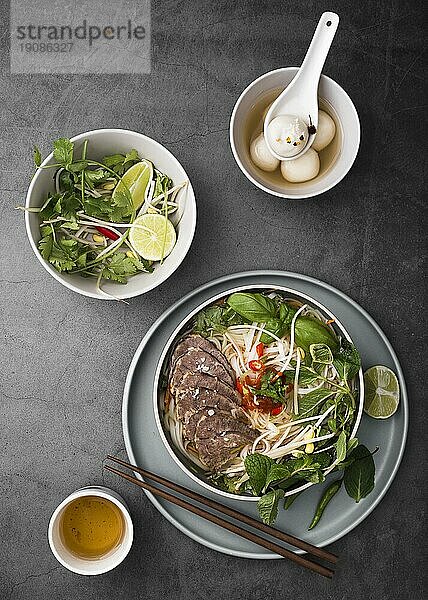 Draufsicht Vielfalt vietnamesisches Essen