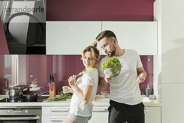 Glückliches Paar in der Küche