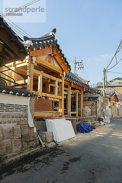 Restaurierung eines alten traditionellen Hauses  Bukchon Hanok Village  Jongno-gu  Seoul