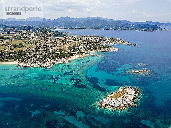 Luftaufnahme  Geisterstadt und Strand  Kriaritsi  Sithonia  Chalkidiki  Zentralmakedonien  Griechenland  Europa