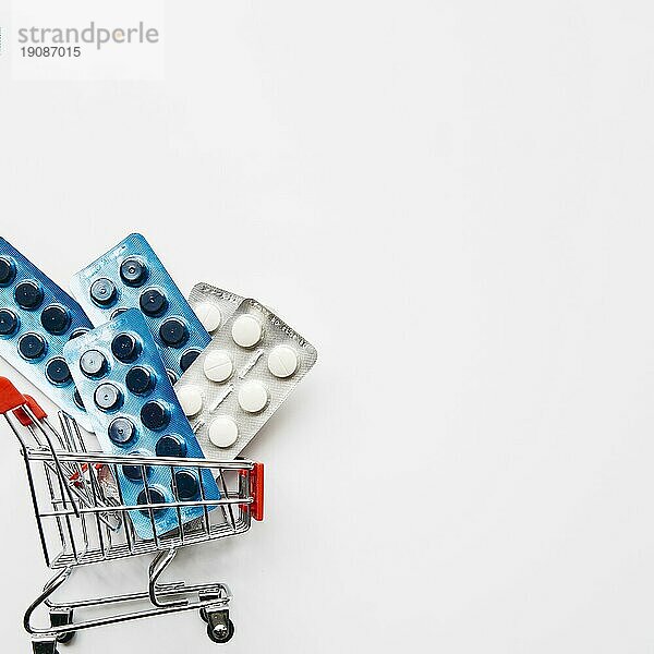 Draufsicht Pillen im Einkaufswagen